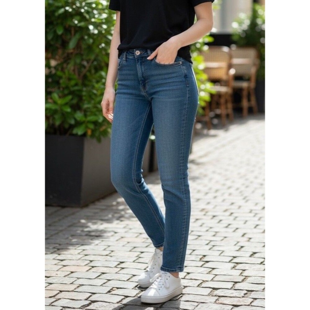 M.i.h  JEANS Women’s The Daily Jean Mid Rise Straight Leg Size 29 Medium Wash